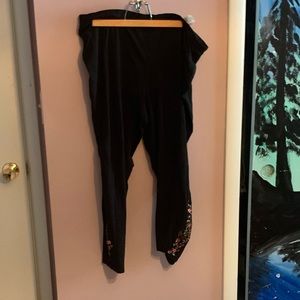 Style & Co. Embroidered black leggings